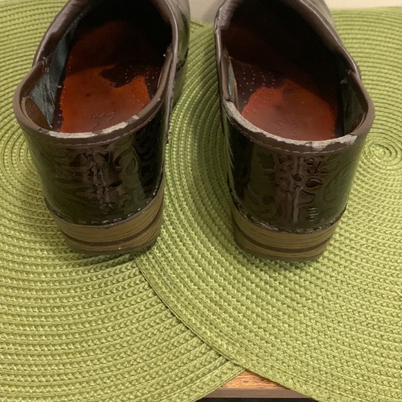 Women’s Dansko Clogs-Leather-Shine- Pattern-Size 38- Good Condition w/some Flaws - Picture 13 of 15